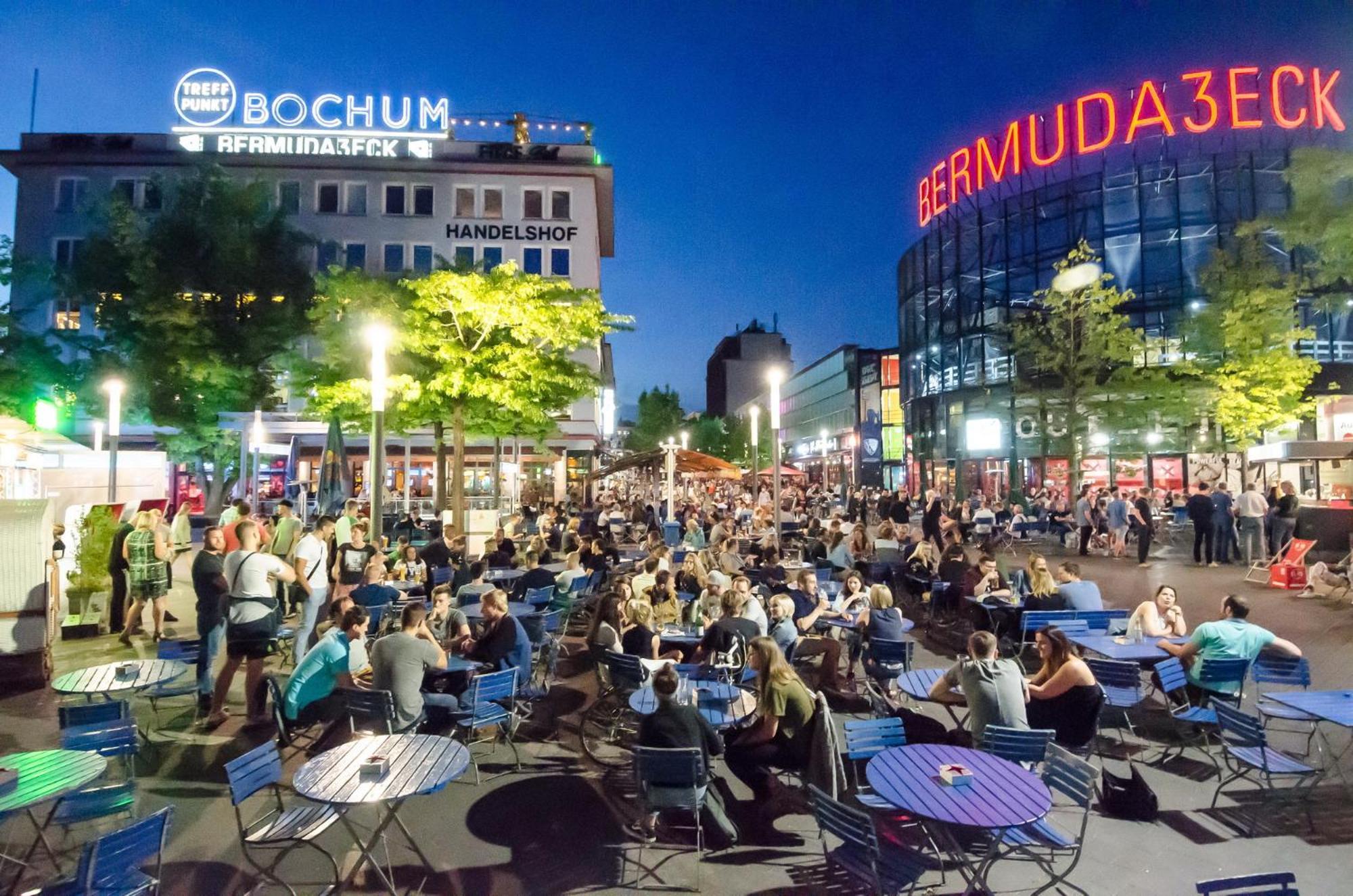 Feelslikehome - Urbane Altbauwohnung Mit Dachterasse& Parkplatz Bochum Luaran gambar