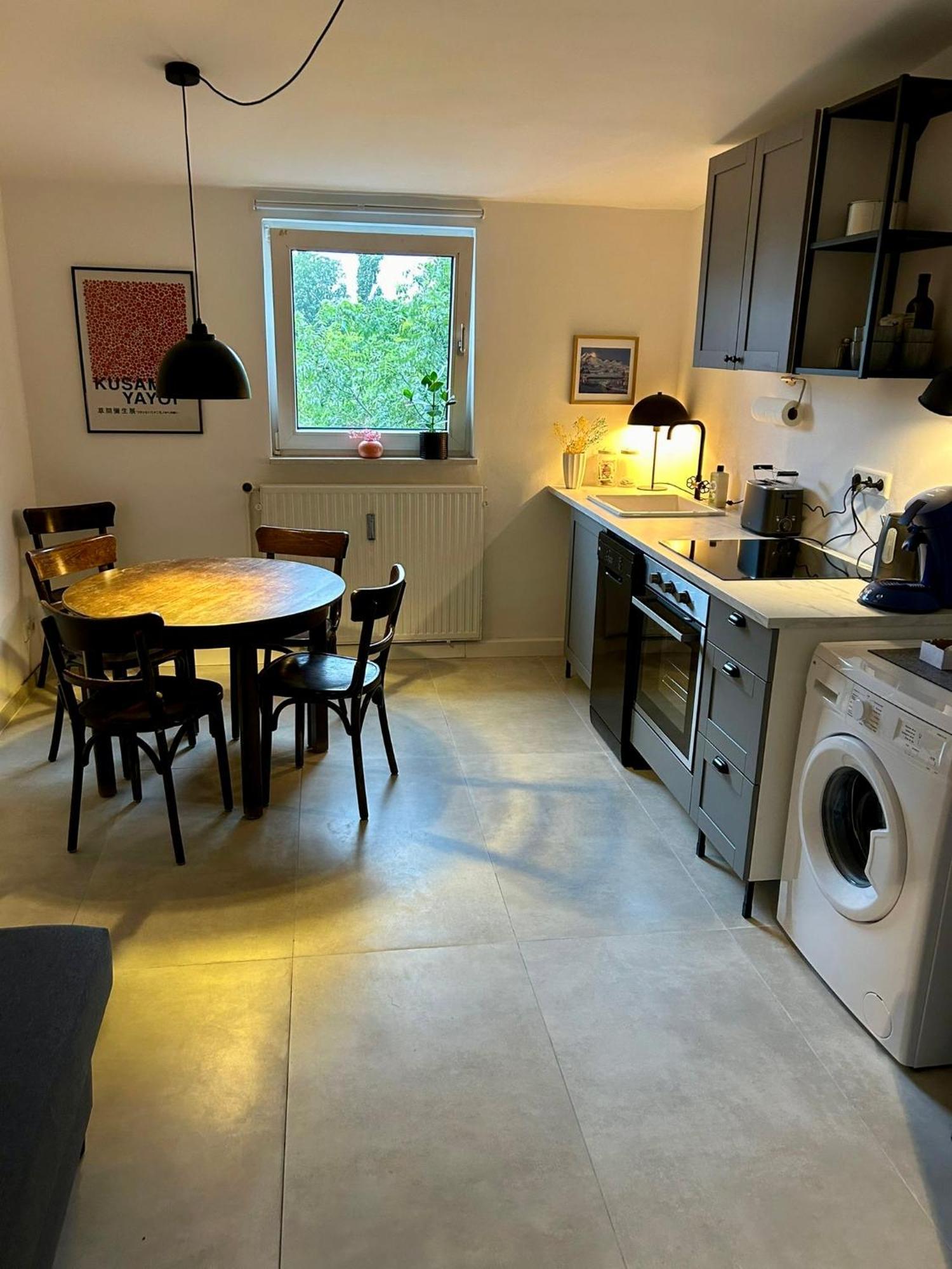 Feelslikehome - Urbane Altbauwohnung Mit Dachterasse& Parkplatz Bochum Luaran gambar