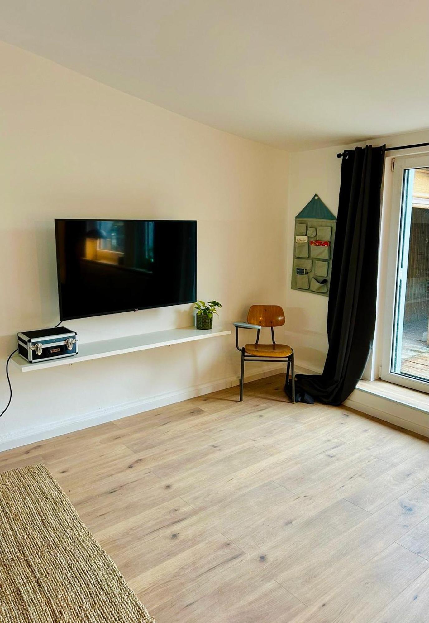 Feelslikehome - Urbane Altbauwohnung Mit Dachterasse& Parkplatz Bochum Luaran gambar