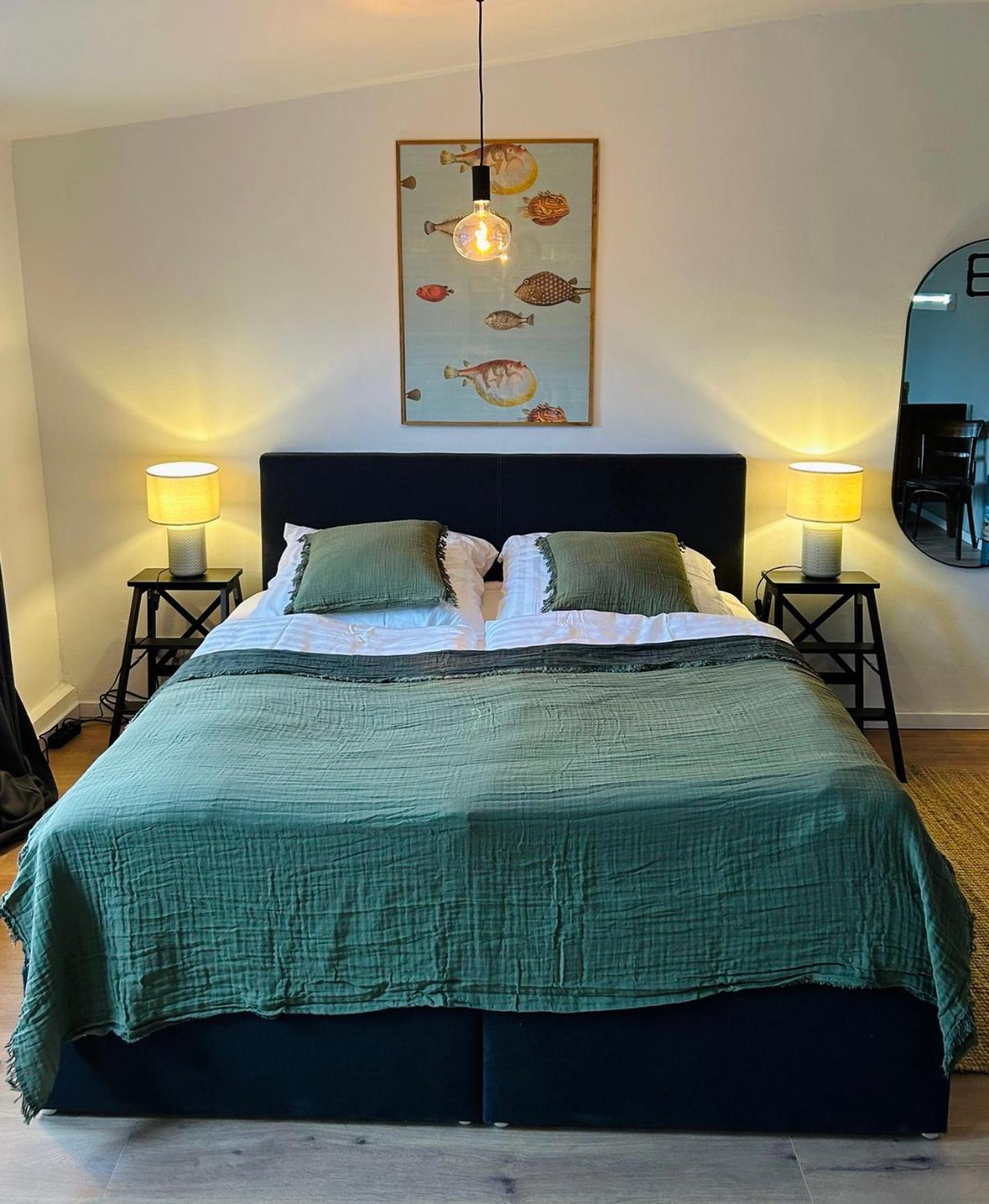 Feelslikehome - Urbane Altbauwohnung Mit Dachterasse& Parkplatz Bochum Luaran gambar