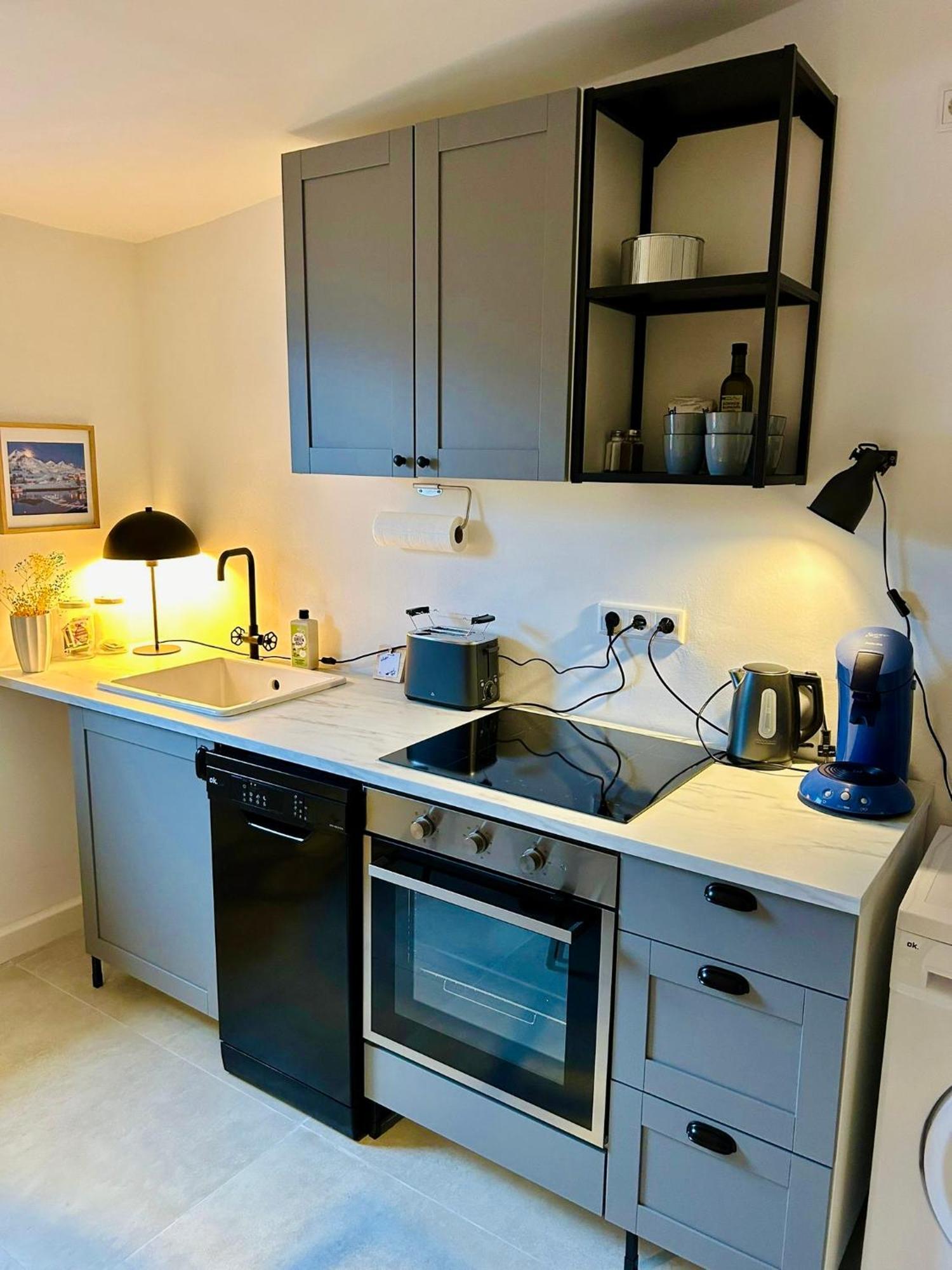 Feelslikehome - Urbane Altbauwohnung Mit Dachterasse& Parkplatz Bochum Luaran gambar