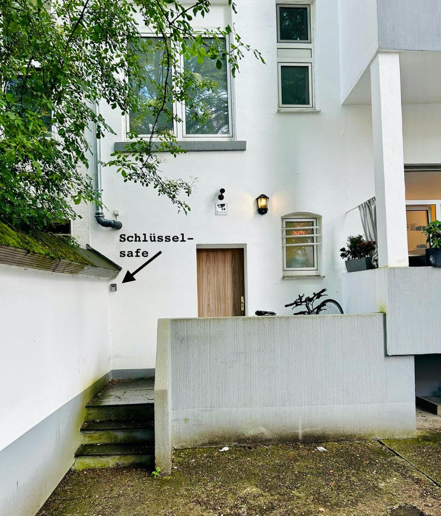 Feelslikehome - Urbane Altbauwohnung Mit Dachterasse& Parkplatz Bochum Luaran gambar